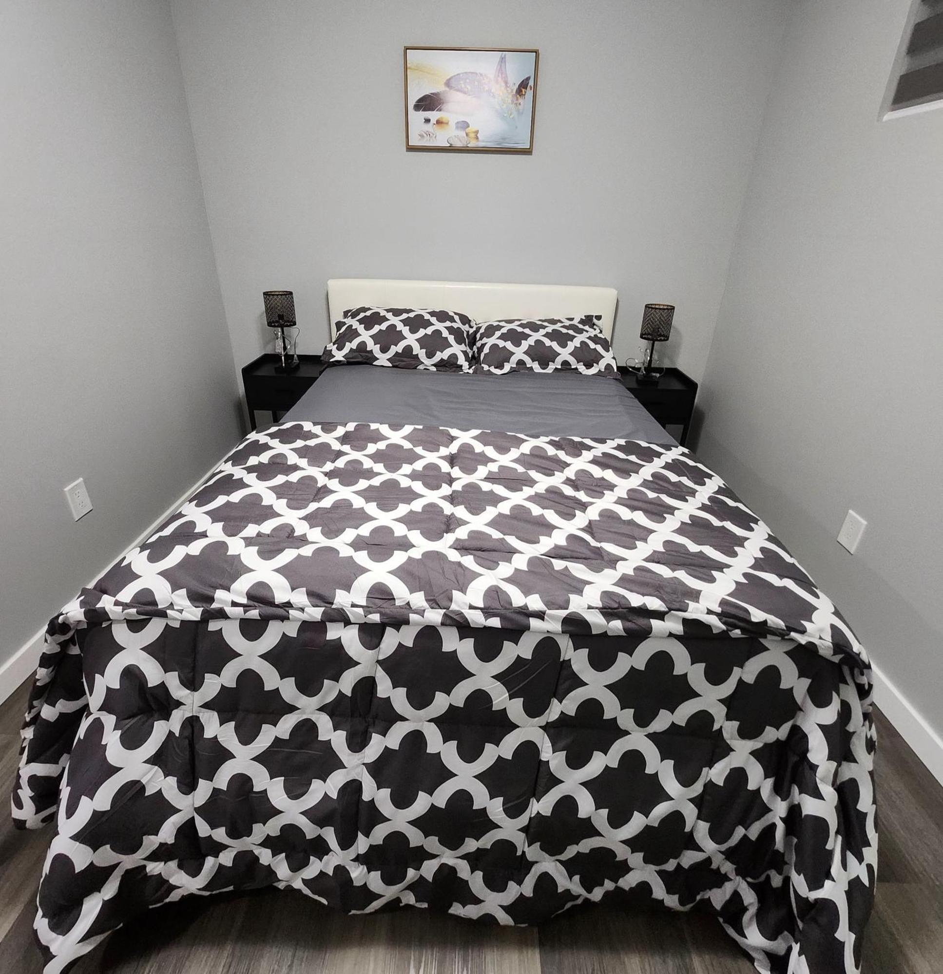 וויניפג Entire Basement Suite With Private Entrance מראה חיצוני תמונה
